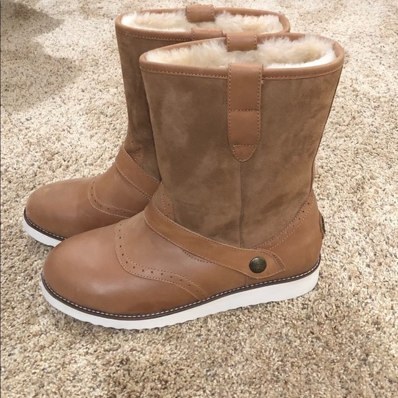 New! Men's Australia Luxe Collective Yolo Genuine Sheepskin Boot CHESTNUT US 1O - Picture 1 of 15